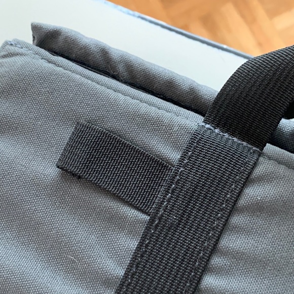 TOM BIHN Urban Minimalist Messenger - 14 x 11 x 2 - Picture 13 of 15